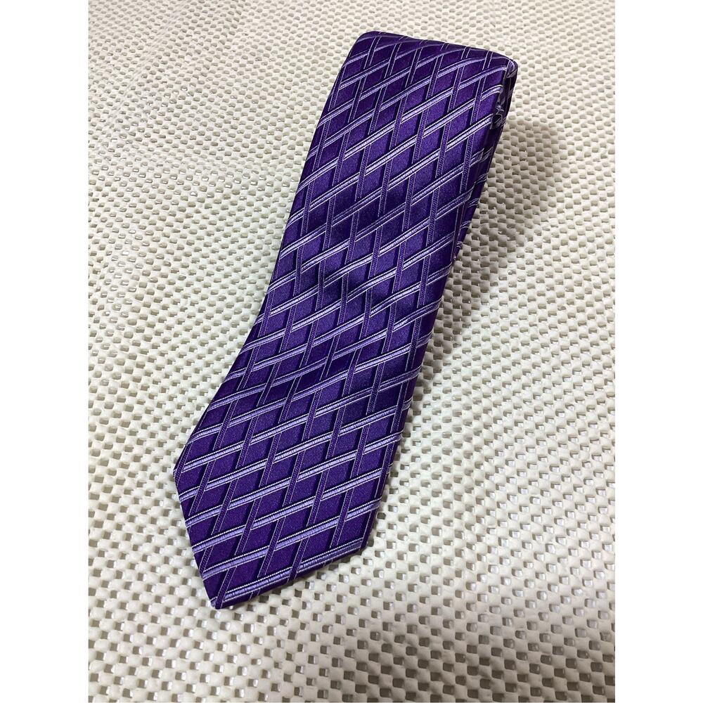 Michael Kors 100% Silk Necktie Purple Lavender Geometric Stripe Tie USA